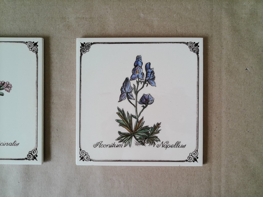 Vintage tegels met bloemen 19 euro per stuk - Afbeelding 5