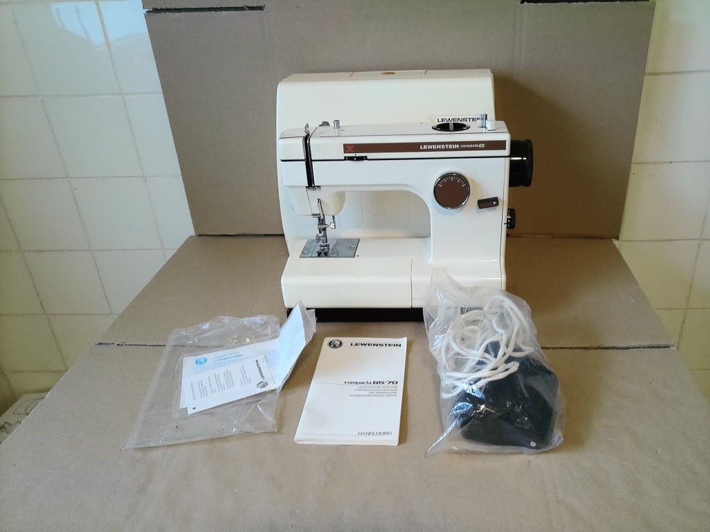 Vintage naaimachine Lewenstein Compacta 65